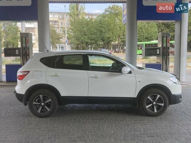 Белый Ниссан Кашкай, объемом двигателя 1.6 л и пробегом 155 тыс. км за 9999 $, фото 8 на Automoto.ua