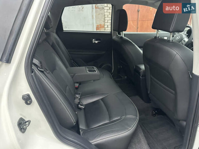 Белый Ниссан Кашкай, объемом двигателя 1.5 л и пробегом 229 тыс. км за 10650 $, фото 13 на Automoto.ua