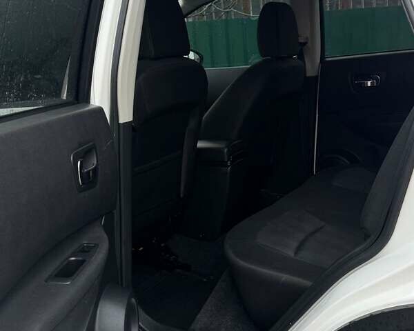 Белый Ниссан Кашкай, объемом двигателя 1.5 л и пробегом 234 тыс. км за 10500 $, фото 34 на Automoto.ua