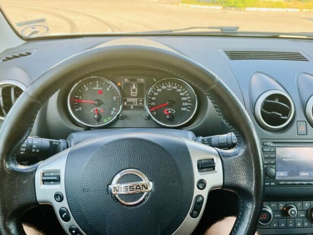 Белый Ниссан Кашкай, объемом двигателя 2 л и пробегом 225 тыс. км за 6500 $, фото 5 на Automoto.ua