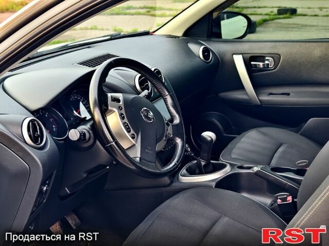 Белый Ниссан Кашкай, объемом двигателя 1.6 л и пробегом 157 тыс. км за 10600 $, фото 3 на Automoto.ua