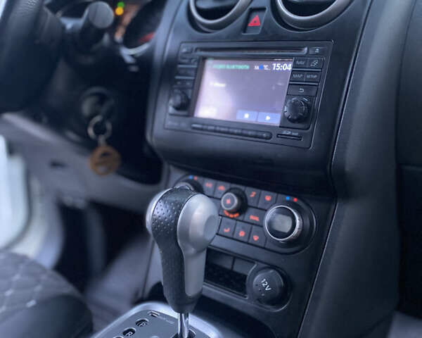 Білий Ніссан Кашкай, об'ємом двигуна 2 л та пробігом 214 тис. км за 11999 $, фото 32 на Automoto.ua