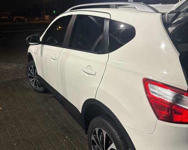 Білий Ніссан Кашкай, об'ємом двигуна 2 л та пробігом 183 тис. км за 10200 $, фото 4 на Automoto.ua
