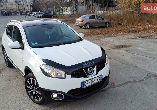 Белый Ниссан Кашкай, объемом двигателя 1.6 л и пробегом 227 тыс. км за 10800 $, фото 2 на Automoto.ua