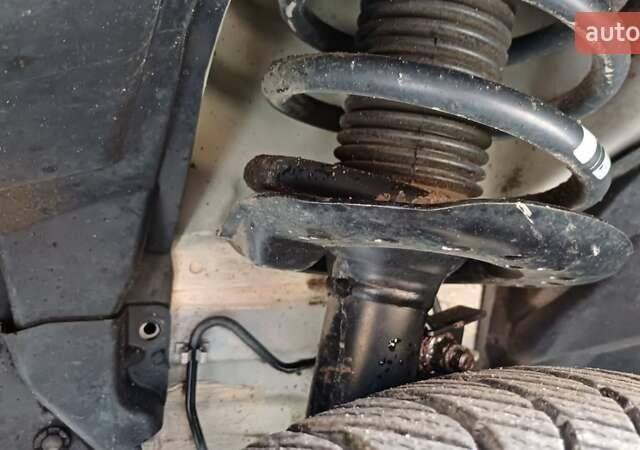 Белый Ниссан Кашкай, объемом двигателя 1.6 л и пробегом 227 тыс. км за 10800 $, фото 17 на Automoto.ua