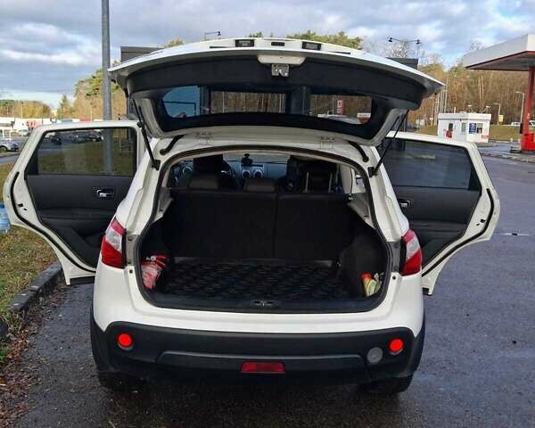 Белый Ниссан Кашкай, объемом двигателя 2 л и пробегом 132 тыс. км за 11084 $, фото 10 на Automoto.ua