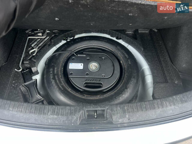 Белый Ниссан Кашкай, объемом двигателя 2 л и пробегом 190 тыс. км за 12000 $, фото 40 на Automoto.ua