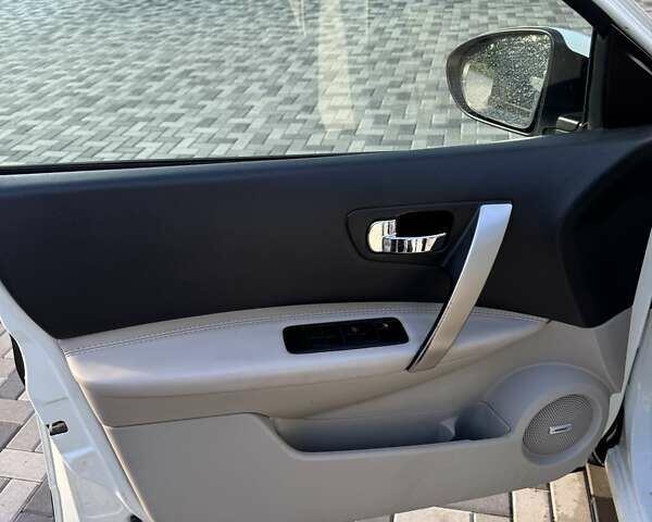 Білий Ніссан Кашкай, об'ємом двигуна 2 л та пробігом 161 тис. км за 10950 $, фото 15 на Automoto.ua