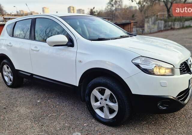 Белый Ниссан Кашкай, объемом двигателя 2 л и пробегом 115 тыс. км за 9900 $, фото 16 на Automoto.ua