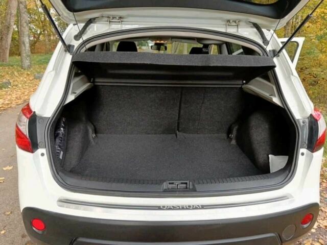 Білий Ніссан Кашкай, об'ємом двигуна 2 л та пробігом 168 тис. км за 9800 $, фото 6 на Automoto.ua