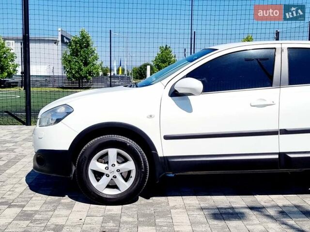 Белый Ниссан Кашкай, объемом двигателя 2 л и пробегом 162 тыс. км за 11899 $, фото 60 на Automoto.ua