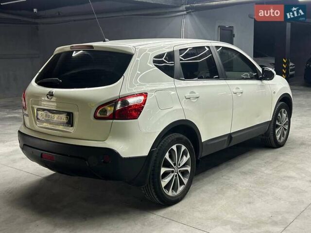 Білий Ніссан Кашкай, об'ємом двигуна 2 л та пробігом 180 тис. км за 10800 $, фото 4 на Automoto.ua