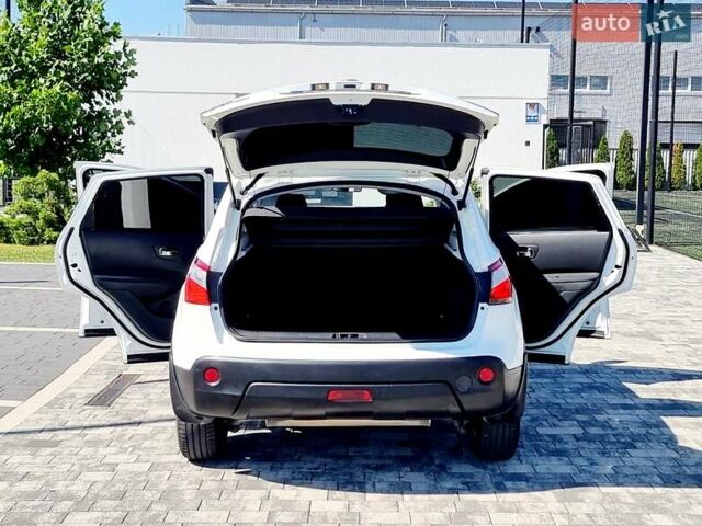 Белый Ниссан Кашкай, объемом двигателя 2 л и пробегом 162 тыс. км за 11899 $, фото 13 на Automoto.ua