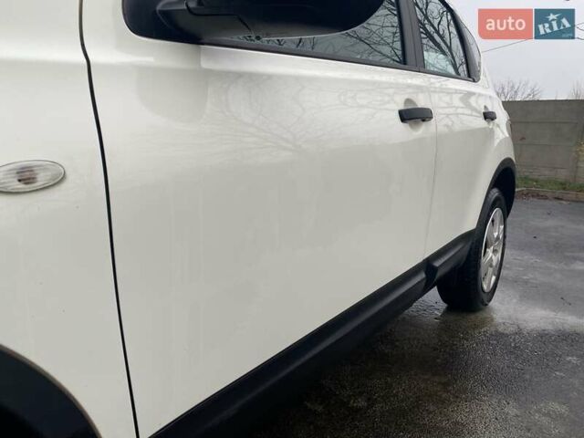 Белый Ниссан Кашкай, объемом двигателя 1.6 л и пробегом 220 тыс. км за 9800 $, фото 29 на Automoto.ua