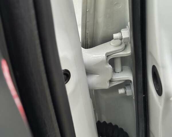 Белый Ниссан Кашкай, объемом двигателя 1.6 л и пробегом 174 тыс. км за 12999 $, фото 127 на Automoto.ua