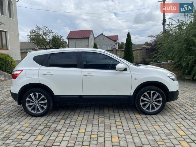 Белый Ниссан Кашкай, объемом двигателя 2 л и пробегом 185 тыс. км за 10900 $, фото 2 на Automoto.ua