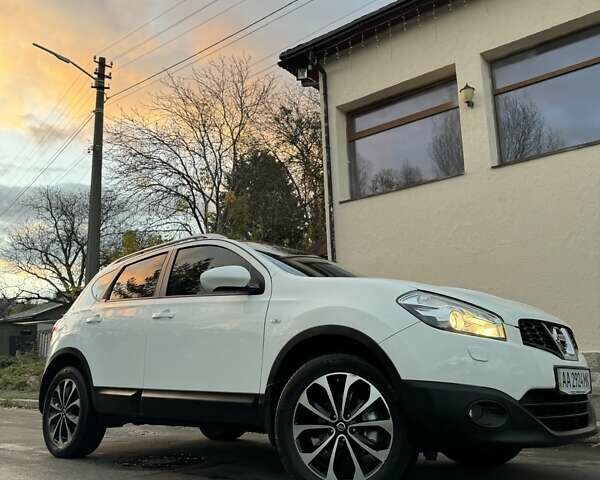 Белый Ниссан Кашкай, объемом двигателя 2 л и пробегом 159 тыс. км за 11200 $, фото 2 на Automoto.ua