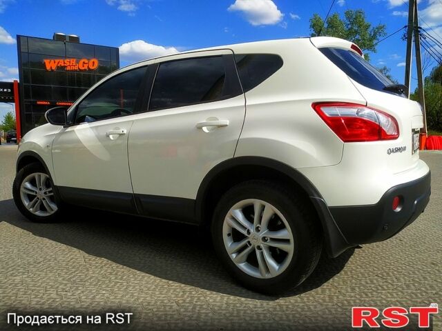 Белый Ниссан Кашкай, объемом двигателя 1.6 л и пробегом 223 тыс. км за 10200 $, фото 2 на Automoto.ua
