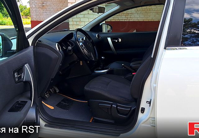 Белый Ниссан Кашкай, объемом двигателя 1.5 л и пробегом 225 тыс. км за 11500 $, фото 7 на Automoto.ua