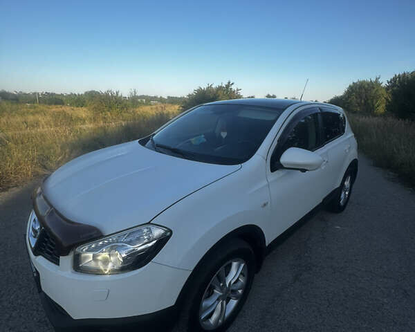 Белый Ниссан Кашкай, объемом двигателя 1.6 л и пробегом 110 тыс. км за 14100 $, фото 13 на Automoto.ua