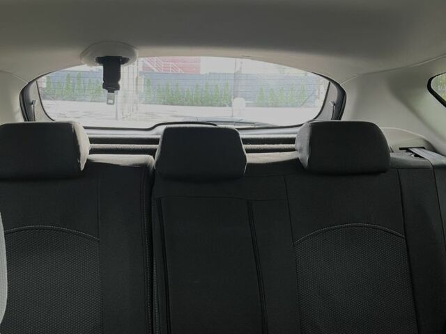 Белый Ниссан Кашкай, объемом двигателя 2 л и пробегом 190 тыс. км за 10000 $, фото 5 на Automoto.ua