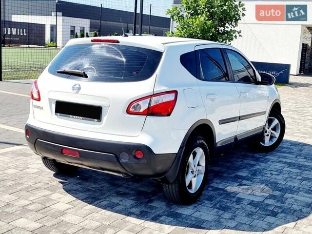 Белый Ниссан Кашкай, объемом двигателя 2 л и пробегом 162 тыс. км за 11899 $, фото 41 на Automoto.ua