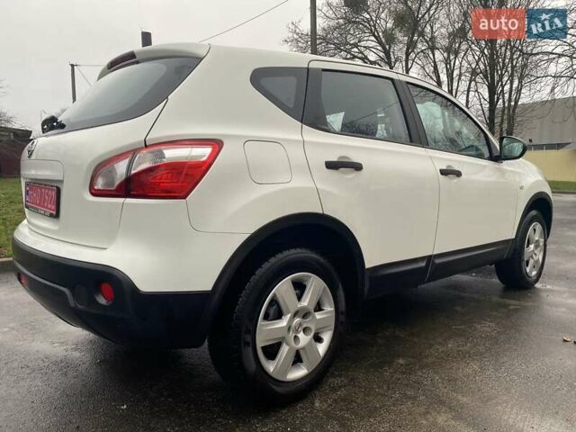 Белый Ниссан Кашкай, объемом двигателя 1.6 л и пробегом 220 тыс. км за 9800 $, фото 5 на Automoto.ua