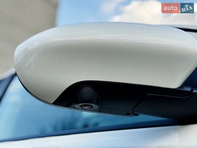 Белый Ниссан Кашкай, объемом двигателя 1.6 л и пробегом 174 тыс. км за 12999 $, фото 6 на Automoto.ua