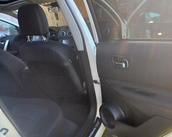 Белый Ниссан Кашкай, объемом двигателя 2 л и пробегом 188 тыс. км за 11999 $, фото 9 на Automoto.ua