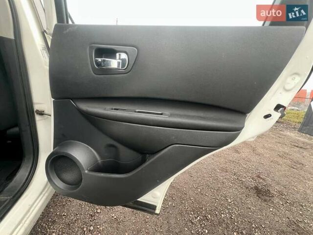 Белый Ниссан Кашкай, объемом двигателя 2 л и пробегом 134 тыс. км за 12000 $, фото 16 на Automoto.ua