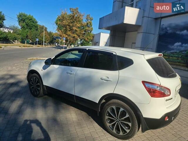 Белый Ниссан Кашкай, объемом двигателя 2 л и пробегом 87 тыс. км за 12800 $, фото 3 на Automoto.ua