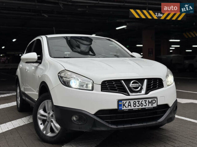 Белый Ниссан Кашкай, объемом двигателя 1.5 л и пробегом 277 тыс. км за 9300 $, фото 3 на Automoto.ua