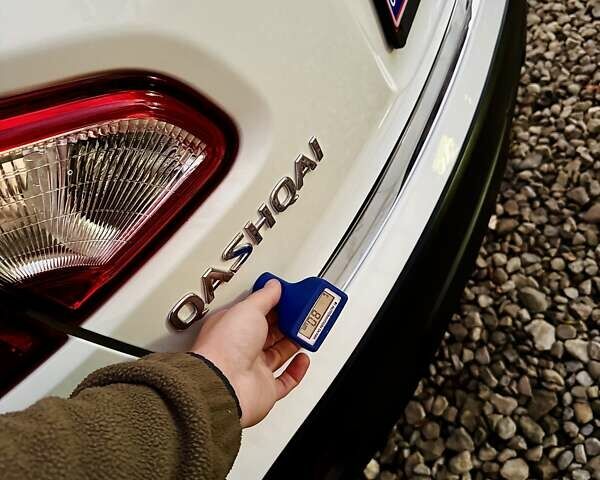 Белый Ниссан Кашкай, объемом двигателя 1.6 л и пробегом 174 тыс. км за 12999 $, фото 151 на Automoto.ua