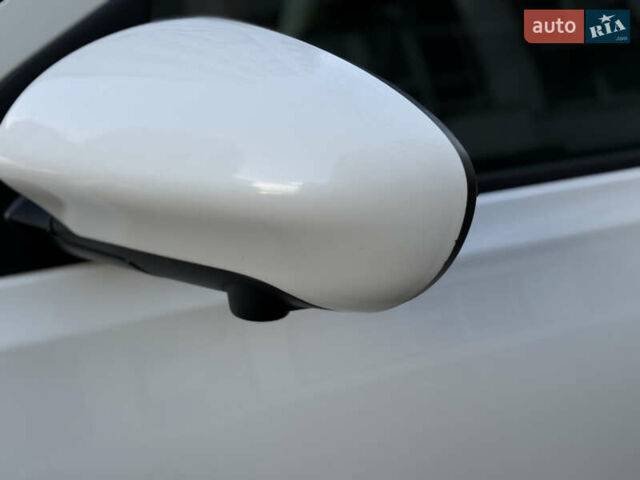 Белый Ниссан Кашкай, объемом двигателя 1.5 л и пробегом 219 тыс. км за 10899 $, фото 58 на Automoto.ua