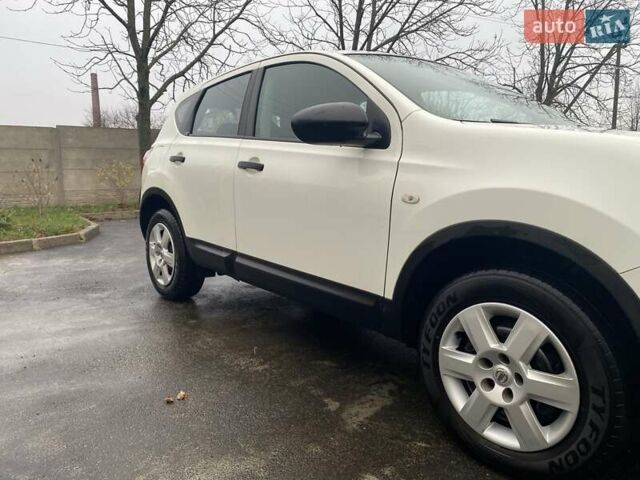 Белый Ниссан Кашкай, объемом двигателя 1.6 л и пробегом 220 тыс. км за 9800 $, фото 3 на Automoto.ua