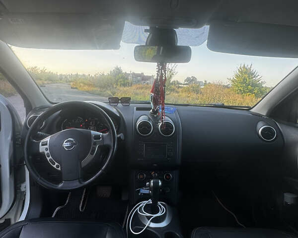 Белый Ниссан Кашкай, объемом двигателя 1.6 л и пробегом 110 тыс. км за 14100 $, фото 8 на Automoto.ua
