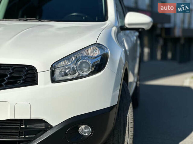 Білий Ніссан Кашкай, об'ємом двигуна 1.6 л та пробігом 215 тис. км за 11999 $, фото 1 на Automoto.ua