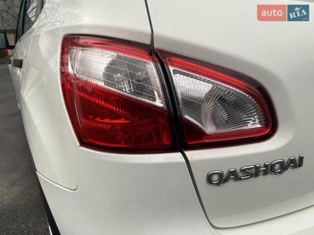 Белый Ниссан Кашкай, объемом двигателя 1.6 л и пробегом 220 тыс. км за 9800 $, фото 18 на Automoto.ua