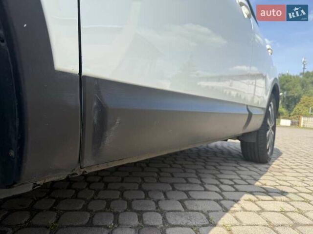 Білий Ніссан Кашкай, об'ємом двигуна 1.46 л та пробігом 237 тис. км за 11111 $, фото 14 на Automoto.ua