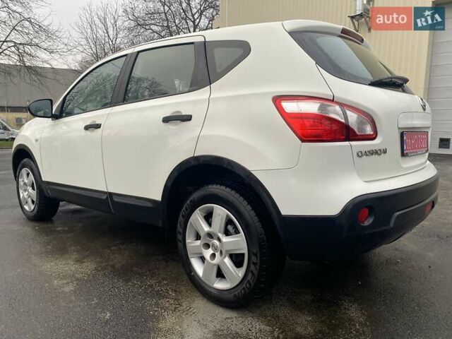 Белый Ниссан Кашкай, объемом двигателя 1.6 л и пробегом 220 тыс. км за 9800 $, фото 4 на Automoto.ua