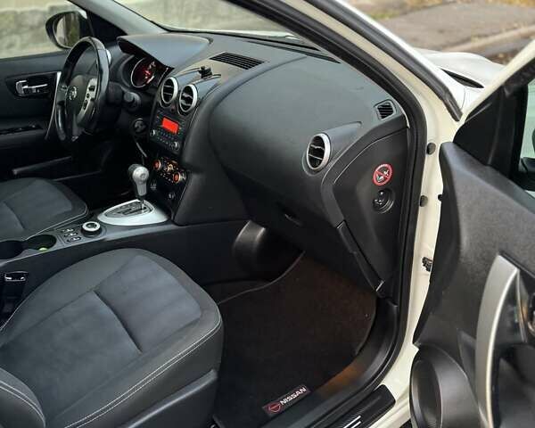 Белый Ниссан Кашкай, объемом двигателя 2 л и пробегом 159 тыс. км за 11200 $, фото 24 на Automoto.ua