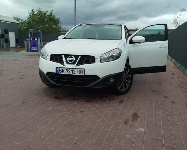 Белый Ниссан Кашкай, объемом двигателя 1.5 л и пробегом 255 тыс. км за 11200 $, фото 4 на Automoto.ua
