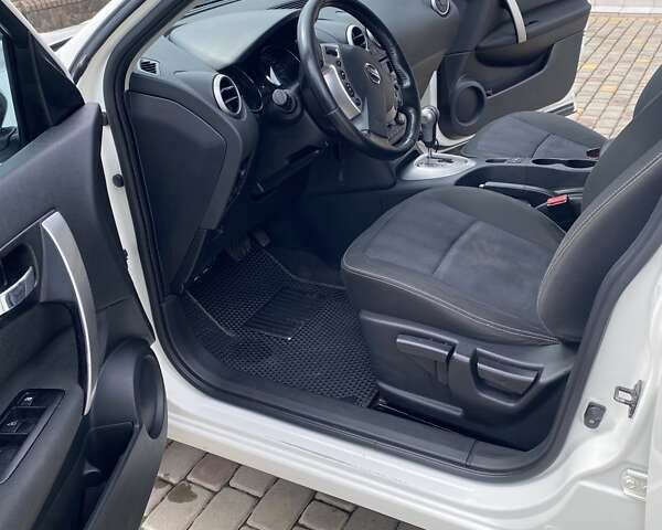 Белый Ниссан Кашкай, объемом двигателя 2 л и пробегом 185 тыс. км за 10900 $, фото 9 на Automoto.ua