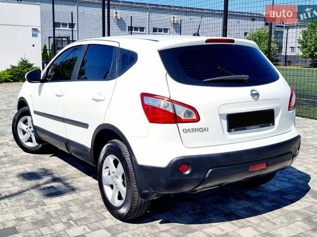 Белый Ниссан Кашкай, объемом двигателя 2 л и пробегом 162 тыс. км за 11899 $, фото 57 на Automoto.ua