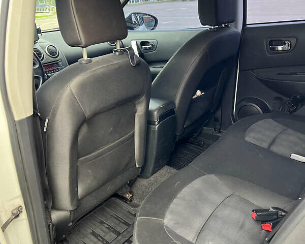 Белый Ниссан Кашкай, объемом двигателя 2 л и пробегом 129 тыс. км за 12900 $, фото 5 на Automoto.ua