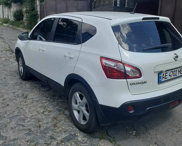 Белый Ниссан Кашкай, объемом двигателя 1.6 л и пробегом 157 тыс. км за 10900 $, фото 4 на Automoto.ua