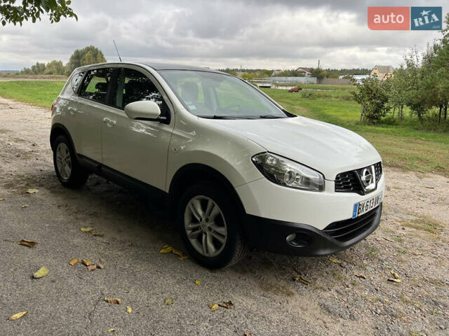 Белый Ниссан Кашкай, объемом двигателя 1.5 л и пробегом 180 тыс. км за 10800 $, фото 7 на Automoto.ua