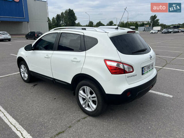 Белый Ниссан Кашкай, объемом двигателя 1.6 л и пробегом 221 тыс. км за 12500 $, фото 3 на Automoto.ua