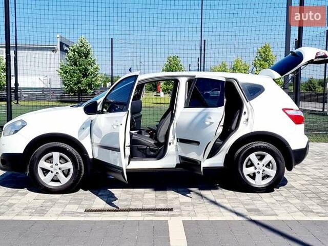 Белый Ниссан Кашкай, объемом двигателя 2 л и пробегом 162 тыс. км за 11899 $, фото 61 на Automoto.ua