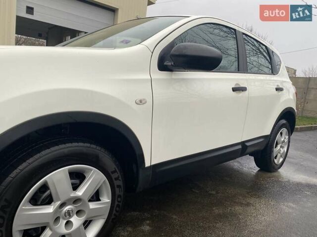 Белый Ниссан Кашкай, объемом двигателя 1.6 л и пробегом 220 тыс. км за 9800 $, фото 2 на Automoto.ua